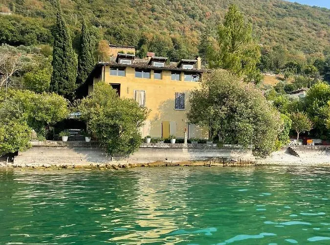 L'oleandro Sul D'iseo *